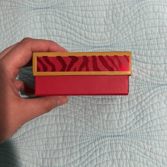 Dana Buchman cheetah design compact mirror with box - Picture 10 of 13